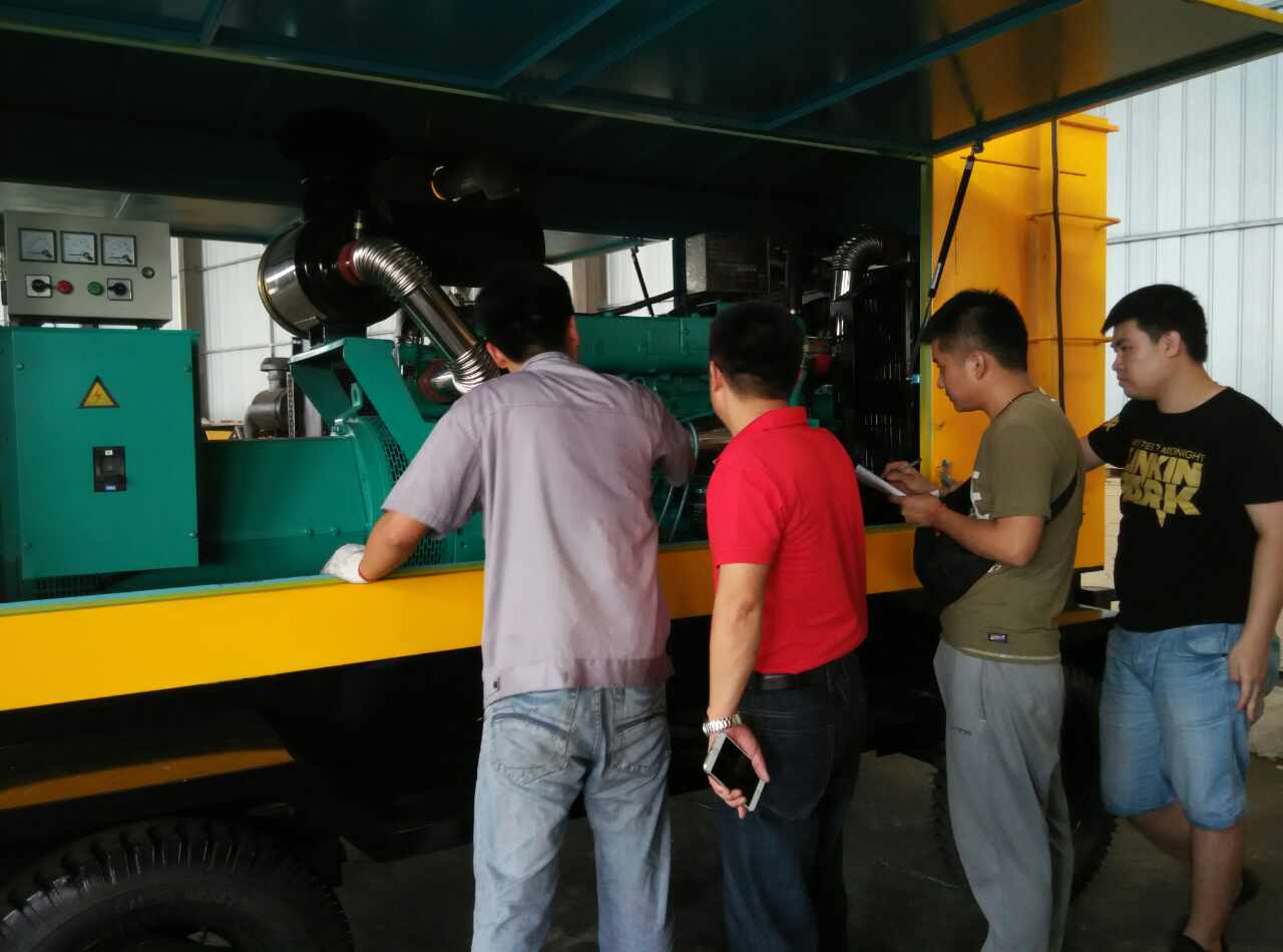 羅德技術團隊與工廠人員交流移動泵車