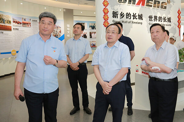 新鄉(xiāng)市政府市長(zhǎng)魏建平到長(zhǎng)城機(jī)械調(diào)研督導(dǎo)“萬(wàn)人助萬(wàn)企”活動(dòng)開(kāi)展情況